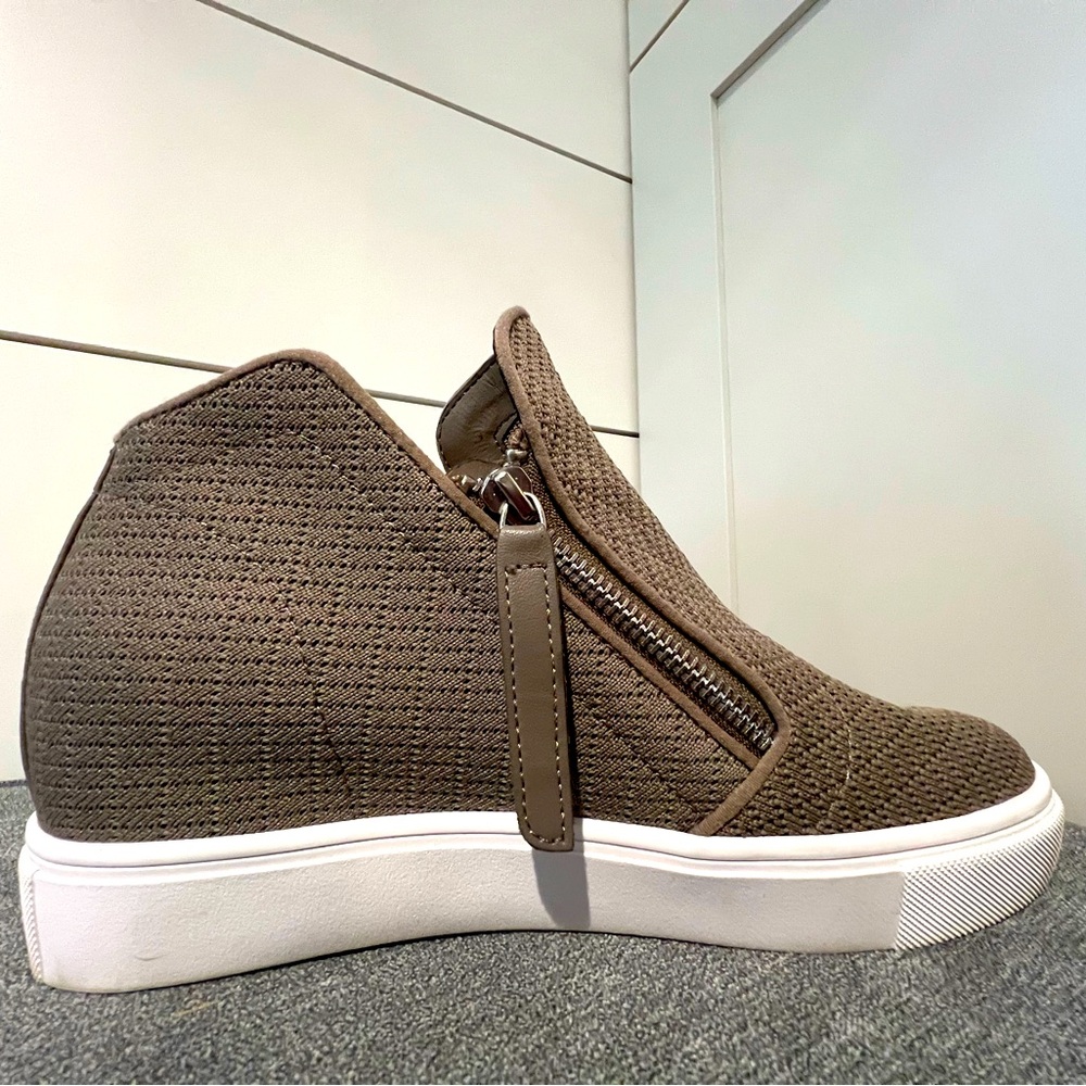Steve Madden Women Camden Wedge Sneakers  In Taupe  Size 8.5
